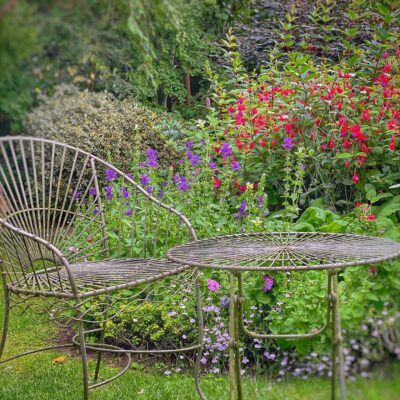 Table & chairs